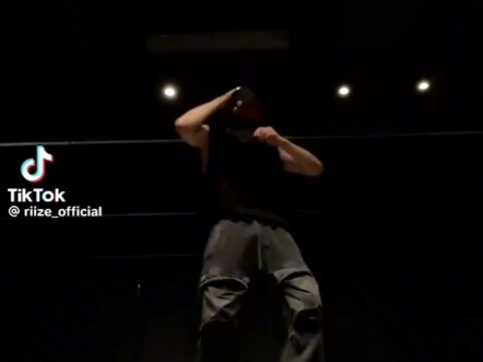 【expg】มาดูการแสดงเพลง «like JENNIE» ของเหล่าคนงานเต้นรำ (รวมถึงผู้ที่เดบิวต์ใน LDH แล้ว ผู้ที่เดบิวต