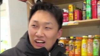 挑战抽到什么做什么，室友被狠整，网友直呼：太过瘾了！