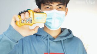 Cassette Đôi Anh Em Toàn Năng với Kamen Rider EX-AID trong Exeide Form Chia đôi