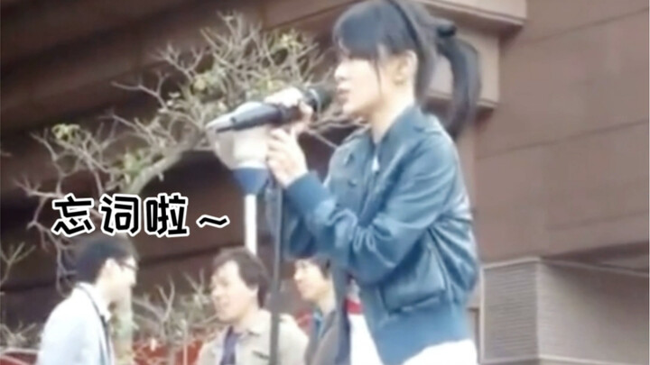 عروض قو تساي جيه المبكرة في الشوارع تشع بالحيوية مثل غزال صغير!