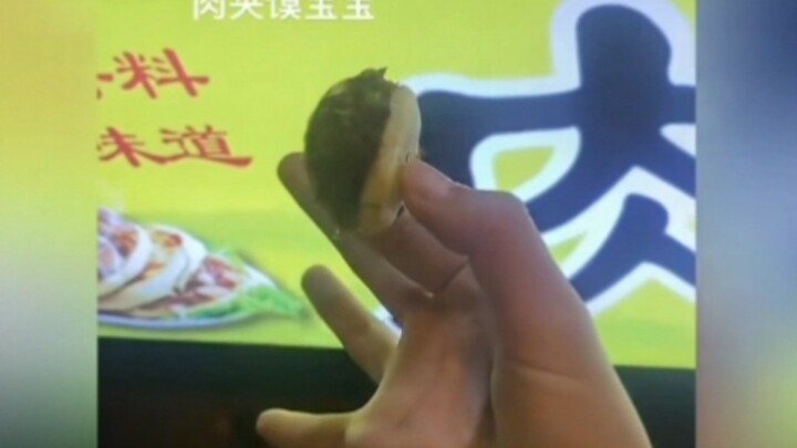 The Roujiamo baby went viral, but the two girls who made the video have fallen out? So who’s the acc