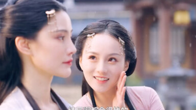 Yang menembus waktu tidak selalu pemeran utama wanita, bisa juga pemeran pendukung wanita yang menja