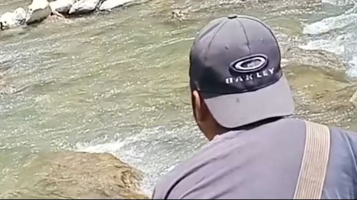 cast net fishing in Nepal |