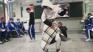 [Chengdu No.7 Middle School] New Year's Day dance party dancing to Gangster Shake???