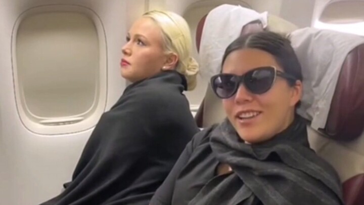 Humorous Passengers Flight Attendants Encounter 😂