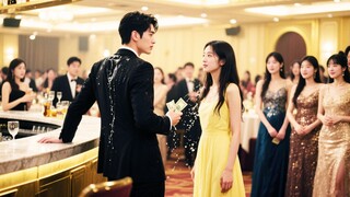 Gadis tak sengaja ganggu kencan buta CEO, ternyata CEO suka dan lamar dia $5 juta! Apa yang membuat.