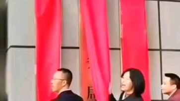 วันแรกป้ายชื่อก็เริ่มเอาไม่อยู่แล้ว แบบนี้จะทำยังไงดีนะ