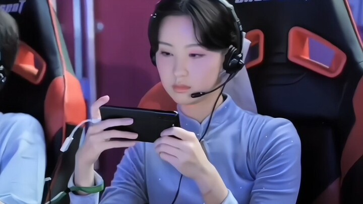 Trần Đô Linh丨Không cho phép ai chưa từng thấy mỹ nữ chơi game! Nghe nói thời đại học từng đánh game 