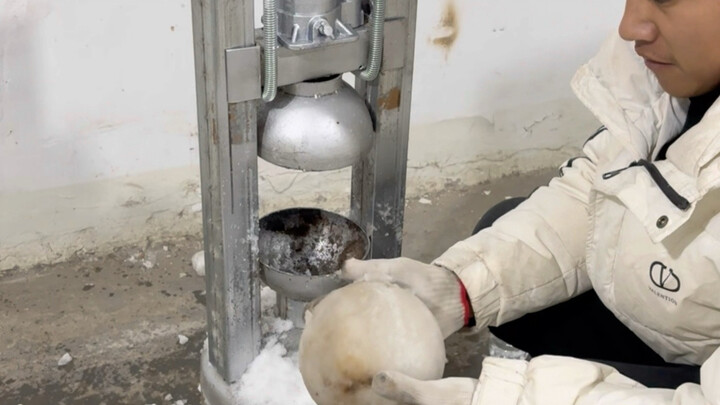 Invention: Jack-Powered Snowball Generator Helper