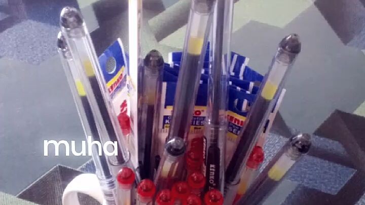 botol nya pulpen nya penuh demi memulis