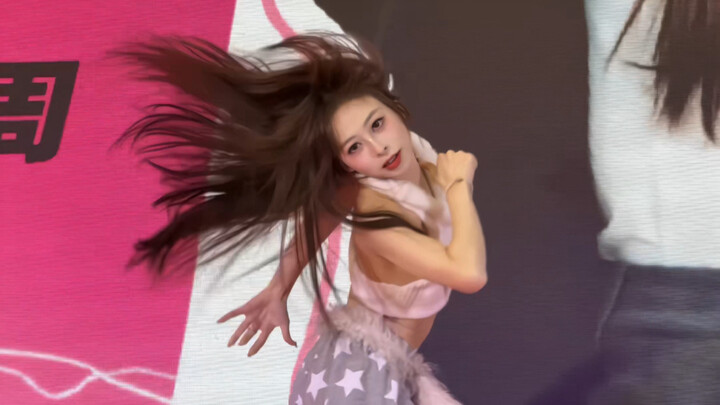 Vẫn là phần trình diễn của ban giám khảo～rizz-xlov cảm ơn đã mời, lần sau gặp lại ở Vũ Hán nha～đợi m