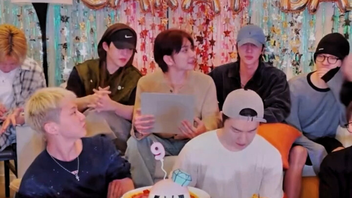 โฮชิอยากใช้ร่างกายของหมิงฮ่าวเพื่อทดสอบว่าเจ็บจริงไหม หมิงฮ่าว: เธอมีอะไรไม่พอใจเหรอ? ยังไงก็ไม่ได้ท