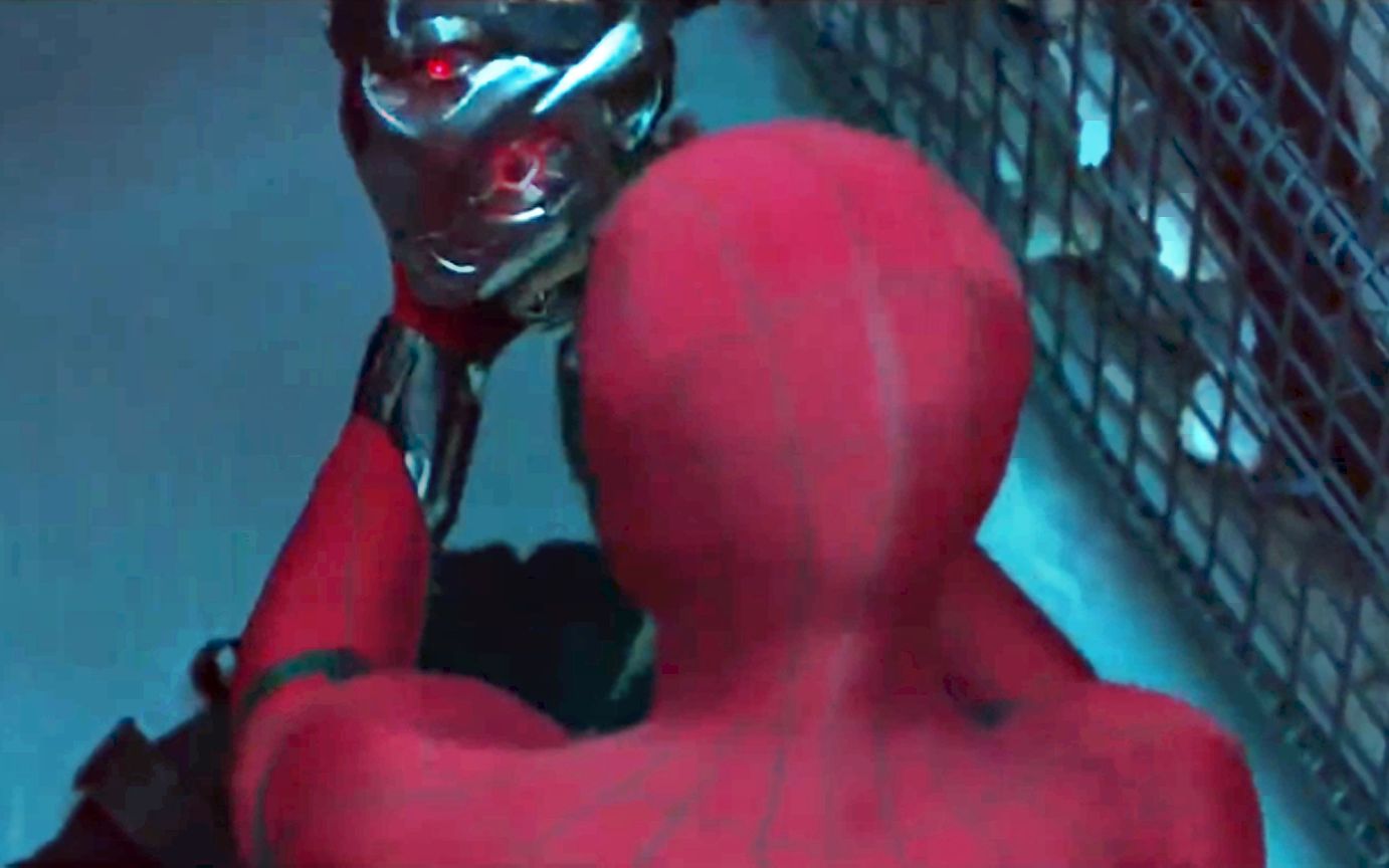 Spider-Man found Ultron's head, and his eyes were still glowing - Bilibili