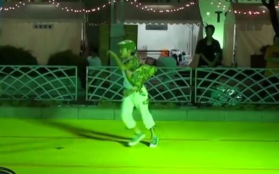 [Zando] Chiếc quần lót tuyệt đỉnh! Cậu bé Zando 10 tuổi và em gái nhảy múa trên đường phố Nagoya năm