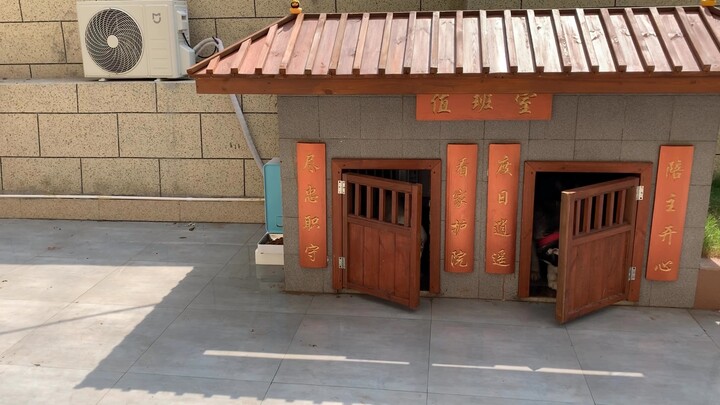 Sau khi nhận được đề xuất từ hàng chục nghìn netizen, chiếc chuồng chó lại tiếp tục được nâng cấp nữ