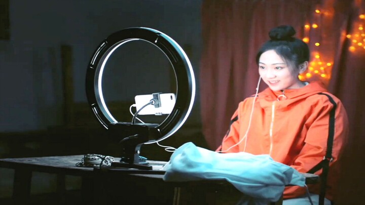 Film cerita Tiongkok “Sinyal”: Selebgram perempuan siaran langsung di pemakaman neneknya, menarik 3 