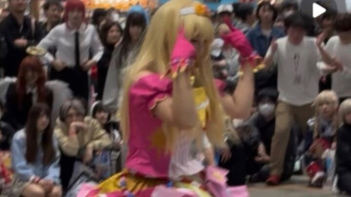 A little taste of the awe-inspiring cosplaying at a small-scale convention