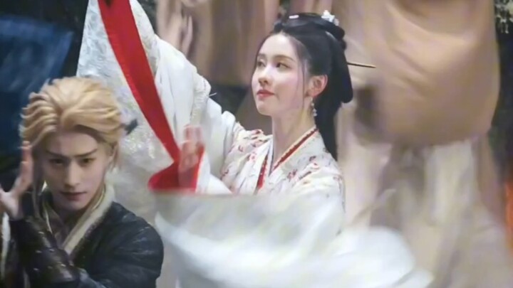 Vokal!! Teman-teman, siapa yang ngerti aku udah kepoin genre idola yang berkembang nih!