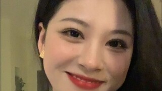 有一种看熟人擦边的尴尬感