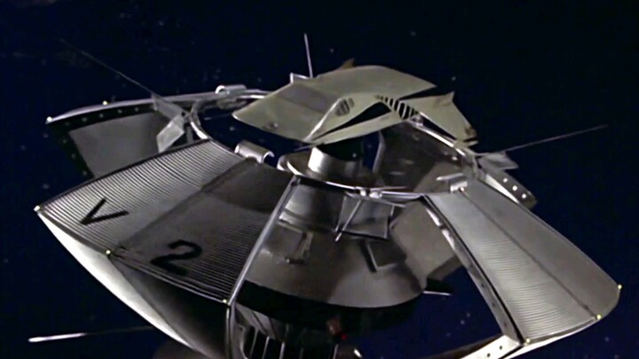 Thế hệ Ultraman đầu tiên chỉ xuất hiện một lần trên tàu vũ trụ và xe tăng không gian của Team Kurt.