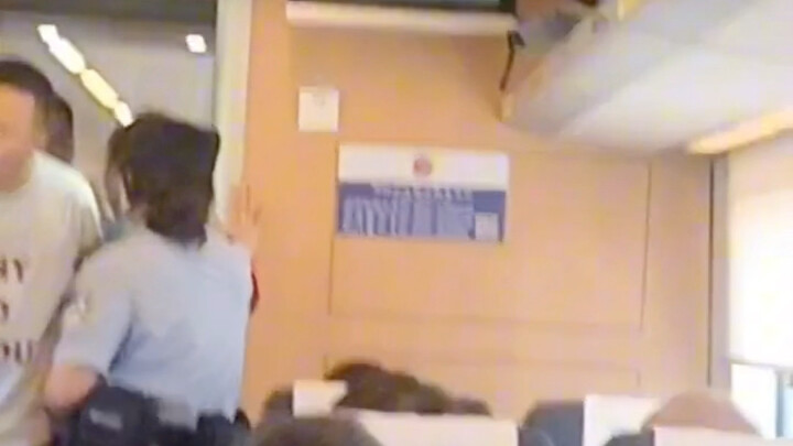 Man on high-speed train clears himself of false accusations on the spot