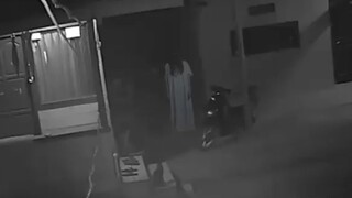 Sosok kuntilanak asli terekam CCTV