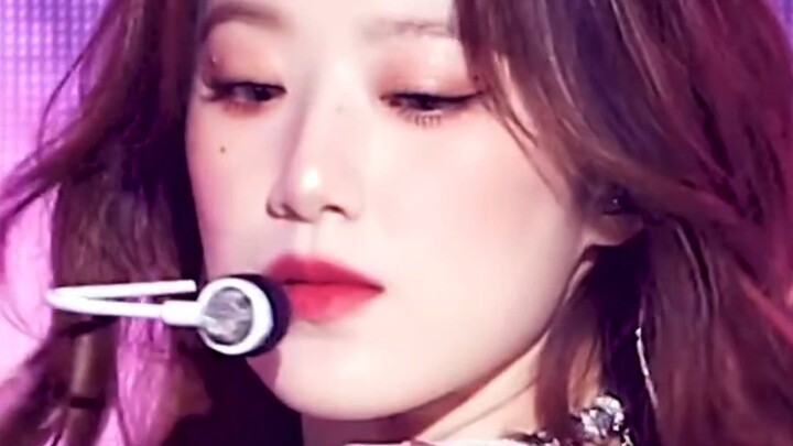 Ye Shuhua Queencard terlihat sangat putih dan berbau harum.
