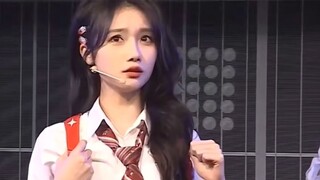 Song Xinran's expression when her microphone is silent is so cute. As long as I don't feel embarrass