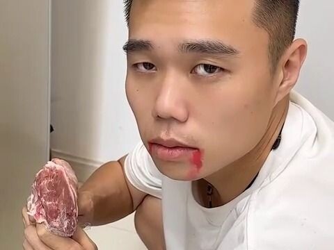 Pretend to have pica and see your girlfriend’s reaction!