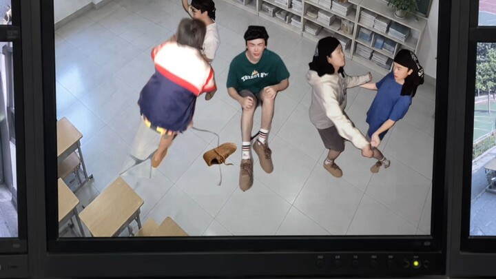 Ketahuan beradu tari di kelas