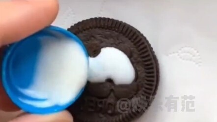 Aku kan bukan yang terakhir tahu kalau Oreo ternyata bisa dimakan seperti ini!