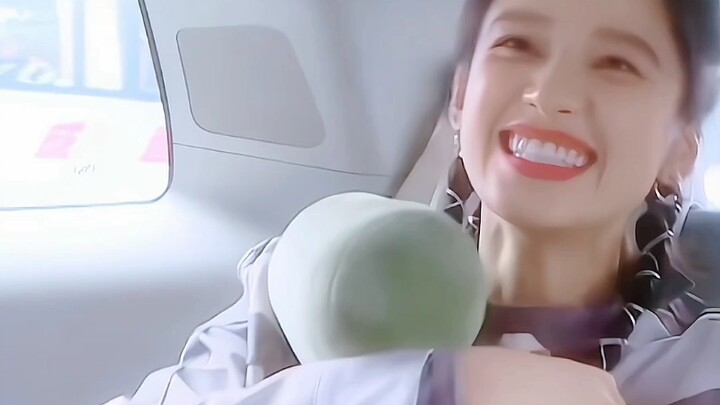 Bisa-bisanya ada cewek seimut dan selembut Zhang Jingyi ini!