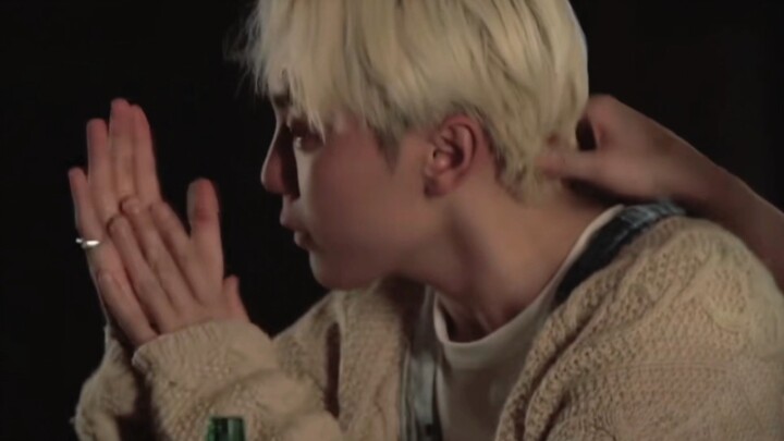 “จากคนที่เคยสดใสและร่าเริง กลับเงียบไปนานมาก…” “ดูเหมือนชางกวานจะหมดแรงแล้ว เขาแบกรับภาระหนักเกินไป…