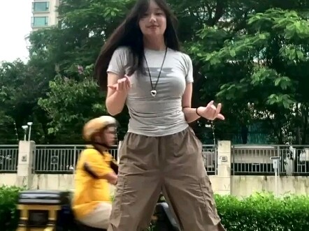 Sunshine and green trees are the vitality. When Longcheng High School arrives, everyone should get o