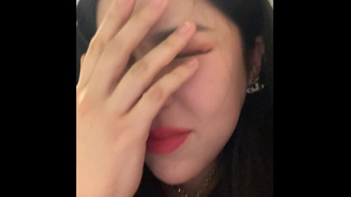 Sis Ya Gets a Harsh Lesson in DMs from an Obsessed Fan—and Apologizes to All the “Ugly” Men in Chine