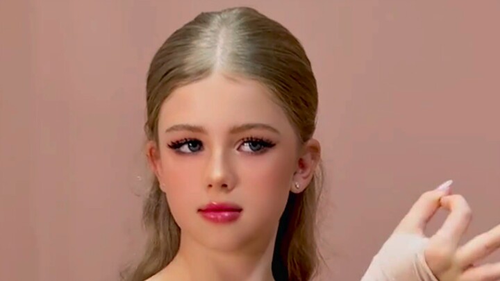 Masha, only 10 years old, already stands at 162 cm—her otherworldly long legs leave many grown-up be