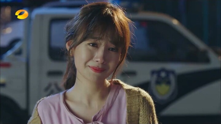 Opening a beautiful couple's relationship in the style of a Korean drama—it feels completely differe