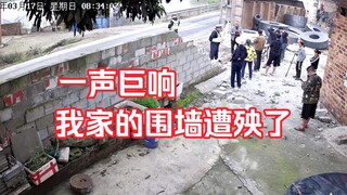 被一声巨响给惊醒了，门口躺着一辆大车，我家的墙被撞倒了