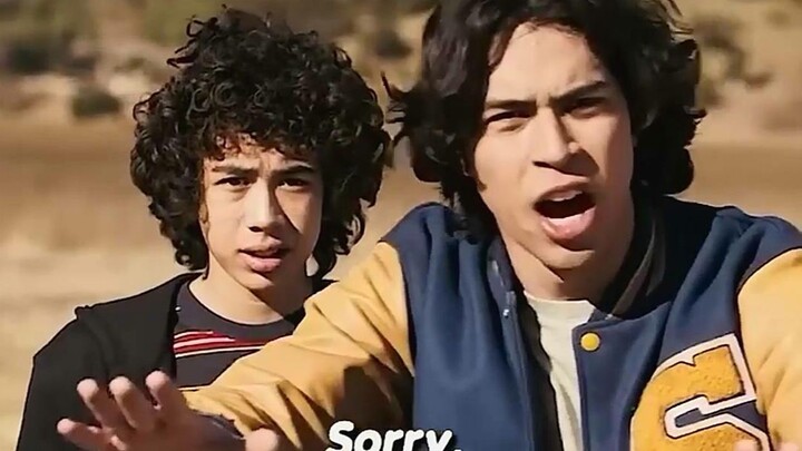 Hai cậu bé vô tình đi vào vùng mìn