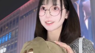 Identitas dimensi kedua saat keluar diberikan oleh diri sendiri