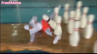 Chơi bowling bằng cả cơ thể