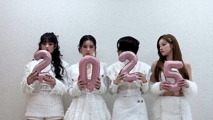 Promise me to watch till the end. Sure enough, you GIDLE are still so abstract.