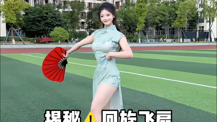 美女这招回旋飞扇，真的太酷了！