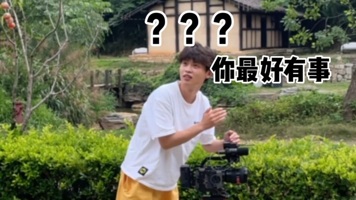 Khoảnh khắc khó xử của streamer game ngoài đời…