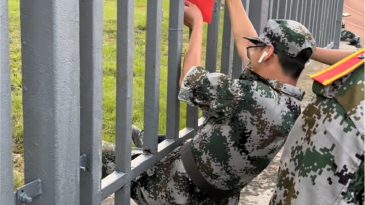 Nanlin Students Forced to Crawl Through the Dog Hole