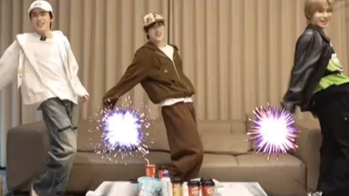 Having three regulars from variety shows put on a performance is just too bizarre!