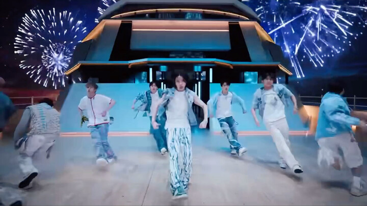 TREASURE ai hiểu chứ, đã bắt đầu nghĩ đến sân khấu cuối năm rồi!