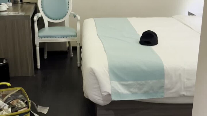 صدمة! الجولة الفنية للفرقة تصادف فندقاً غريباً إلى هذا الحد!