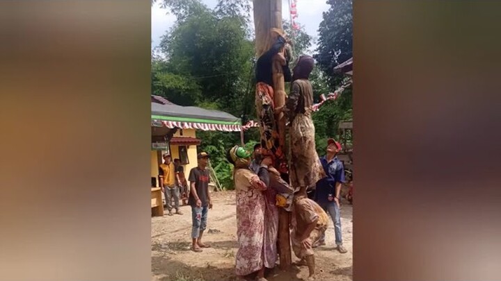 BAPANTUL Panjat Pinang Lucu Pakai Daster dan Topeng