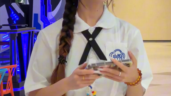 Selamat ulang tahun untuk para guru di depan layar🎂